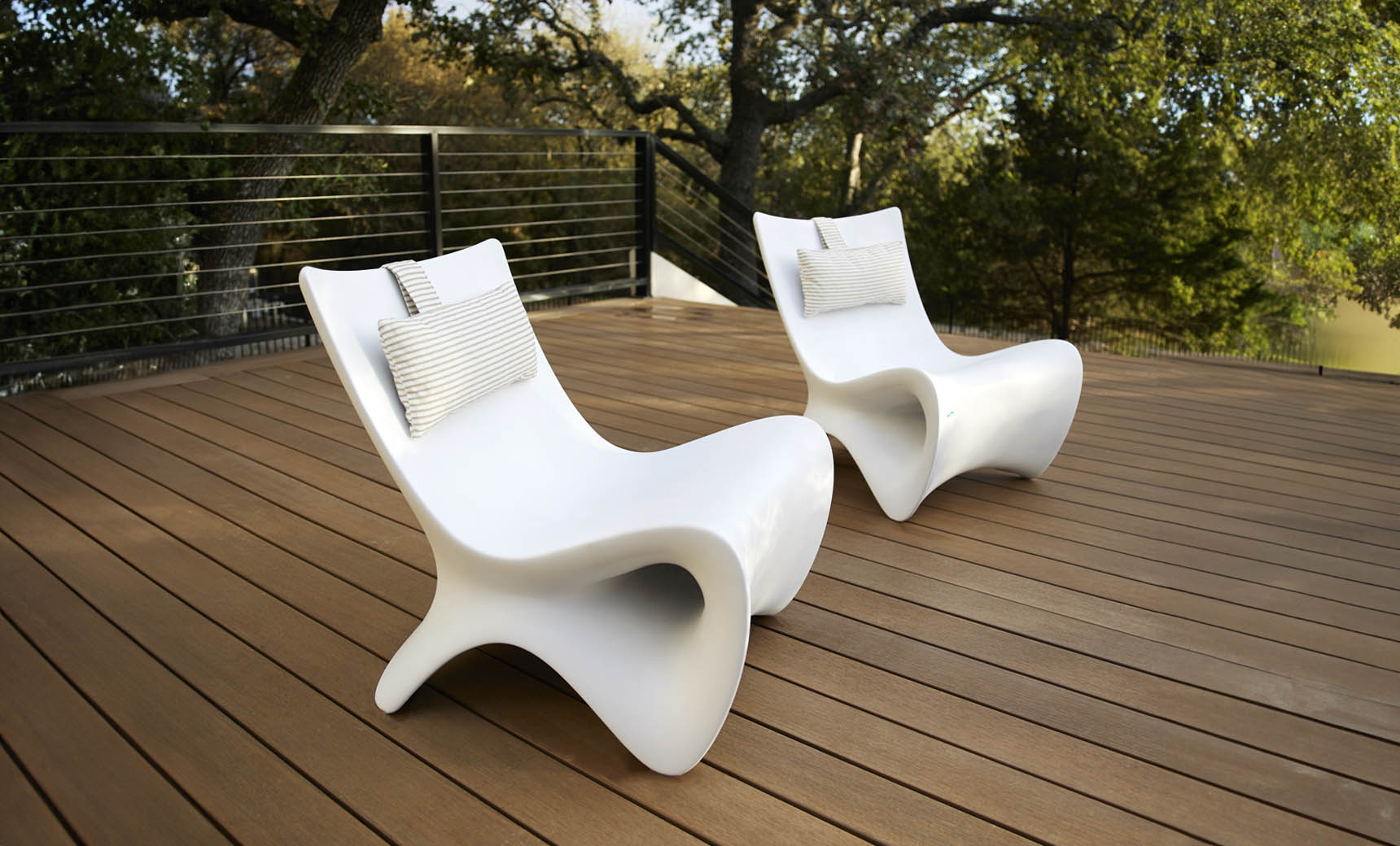 Ledge Lounger Classic Luxury Chair and Side Table Bundle